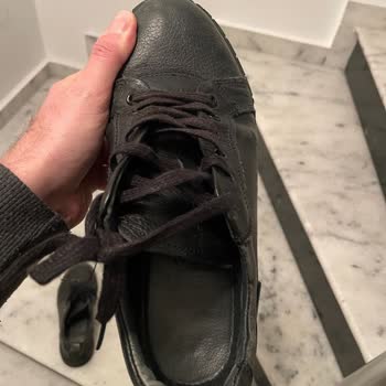 FLO Ayakkabı FLO Mağazasından Aldığım Ürünün Taban Kısmı Yarıldı