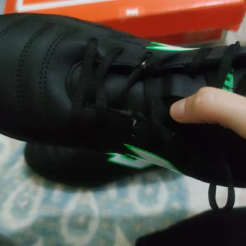 Lotto Krampon Kalitesiz Ve Yırtık