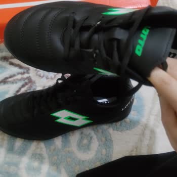 Lotto Krampon Kalitesiz Ve Yırtık