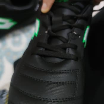 Lotto Krampon Kalitesiz Ve Yırtık