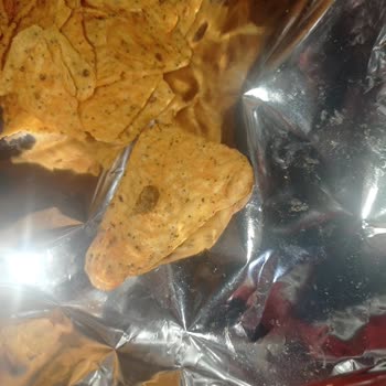 BİM Parti Cipsinin İçinden Çıkan Fare Dışkısına Benzer Şey