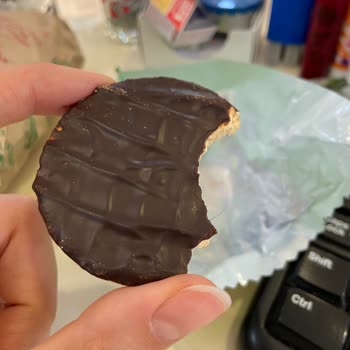 Eti Gıda Bisküvinin İçerisinden Çıkan Kıl