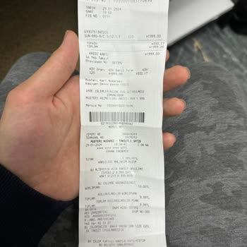 Toyzz Shop Kalitesiz Kumandalı Arabası. Dönüşlerde Ses Yapıyor. Bağırı