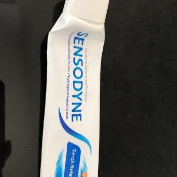 Зубная паста Sensodyne оставила раны на моих деснах