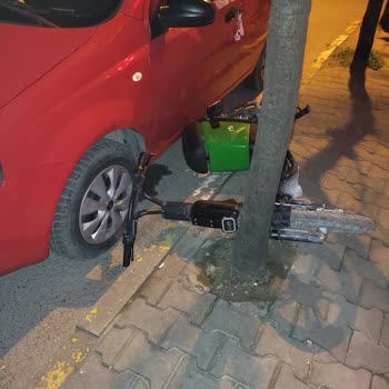 Martı Scooter Aracıma Çarptı