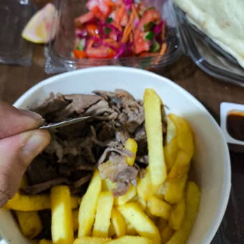 Köfteci Yusuf Dönerden Çıkan Metal Parça