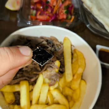 Köfteci Yusuf Dönerden Çıkan Metal Parça