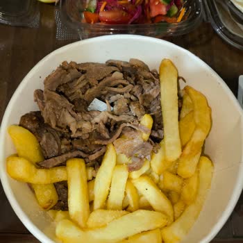 Köfteci Yusuf Dönerden Çıkan Metal Parça