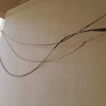 Türk Telekom İnternet Kabloları Tüm Sokakta Resmen Cevre Kirliliği