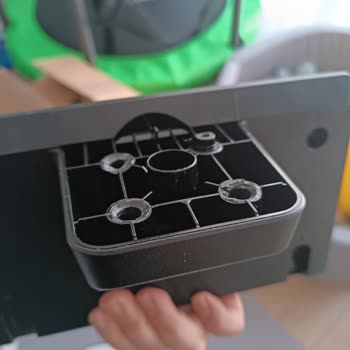 LG 47LA660S Ayak Aparatı Kırılması