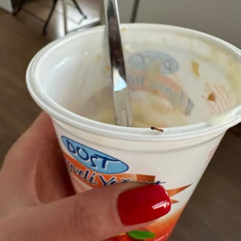 BİM Dost Marka Meyveli Yoğurttan Kurt Çıktı!