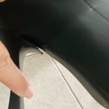 DeFacto Bir Kullanımda Topuğu Kırılan Bot Hayal Kırıklığı