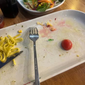 Green Salads Yediğim Yemekten Cam Çıktı