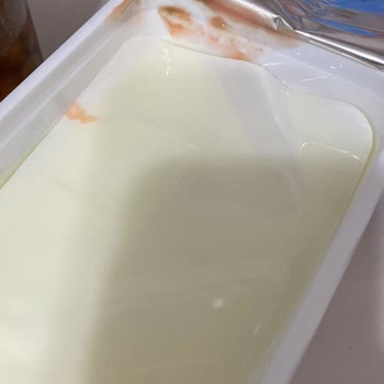 Pınar Et ve Süt Yeni Paket Peynir Kenarında Pislik Var