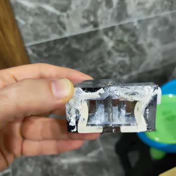 Creavit Klozet Kapağı Menteşesi