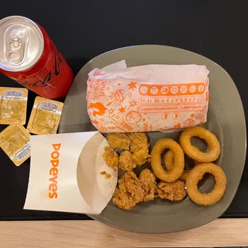Popeyes'ın Çalışma Arkadaşlarını Gözden Geçirmesi Gerek