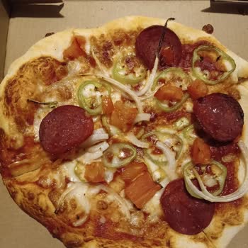 Pizza Hut Gitti 14 TL