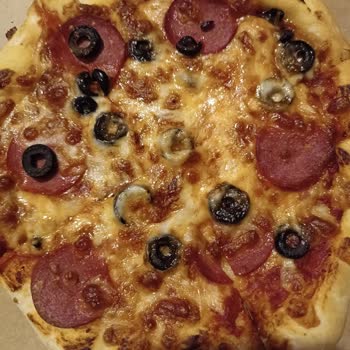 Pizza Hut Gitti 14 TL
