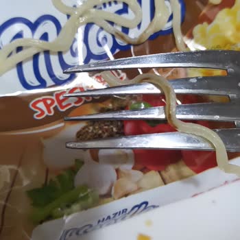 Berona Noodle Hamurunda Bir Şey Var