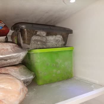 Beko Buzluk Karlanma Yapıyor Ve Gelen Servis Dolaba Hasar Bıraktı