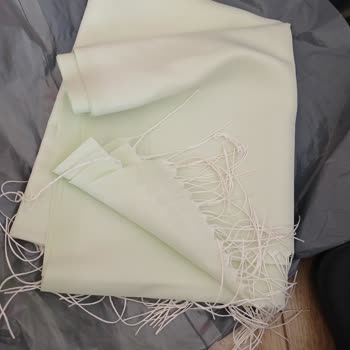 Zümre Eşarp, Armine Eşarp Diye Şal Gönderiyor!