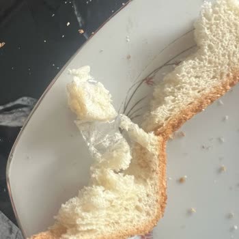 Untad Tost Ekmeğinin İçinde Bant Çıktı