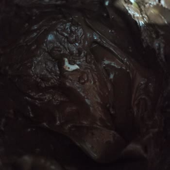 Cebel Marka Fındık Parçacıklı Çikolatanın İçinden Sert Plastik Çıkması