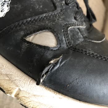 Novada Edremit In Street Ayakkabım Yanlardan Patladı