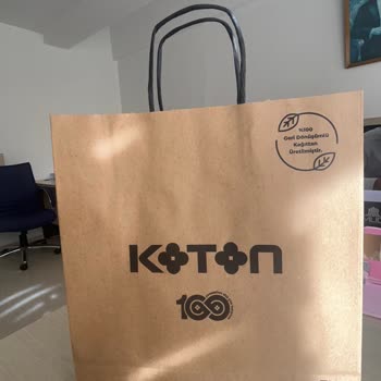Koton Firmasi Kağıt Poşeti 5 Tl Karşılığında Satıyor