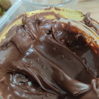 Nutella Yüzeyinde Ve İçindeki Kabarcıklar