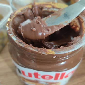 Nutella Yüzeyinde Ve İçindeki Kabarcıklar