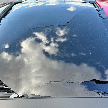 Alfa Romeo Tonale Sunroof Camı Patlaması