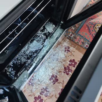 Kumtel Fırın Camı Patladı