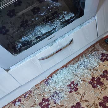 Kumtel Fırın Camı Patladı