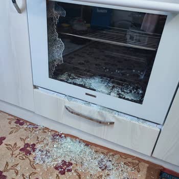 Kumtel Fırın Camı Patladı