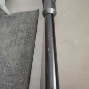 Dyson V12 Borusunda Çizikler Meydana Geldi