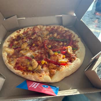 Domino's Pizza Malzemelerin Az Konulması