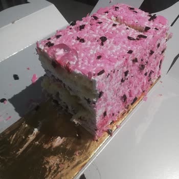 Tatbak Pastadan Saç Çıktı