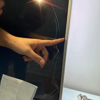 PHILIPS TV Philips Yetkili Servis Onarım Hatası Sonucu Ekran Çatlaması