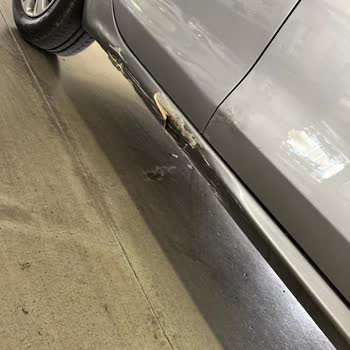 Central Rent A Car Kiralanmış Araçta Önceden Hasarlı Marşpiyer Ve Haksız Ücret Talebi