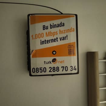 TurkNet İzinsiz Binamızın İçine Bağladığı Cihazı Ve Bıraktığı Çöpü