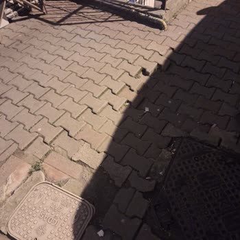 Sultangazi Belediyesi Mahalledeki Parke Taşı Sorunu Ve Bodrum Katına Su Sızıntısı