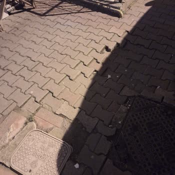 Sultangazi Belediyesi Mahalledeki Parke Taşı Sorunu Ve Bodrum Katına Su Sızıntısı