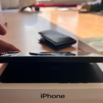 İPhone 13 Şarj Esnasında Patladı