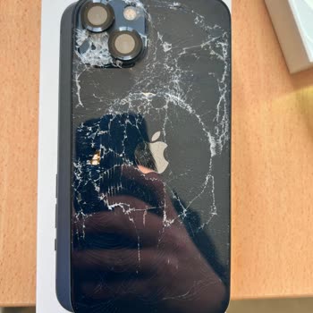 İPhone 13 Şarj Esnasında Patladı