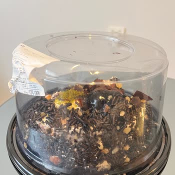 İstanbul Forum Carrefour SA'da Aldığımız Çikolatalı Pastanın Kötü Tadı