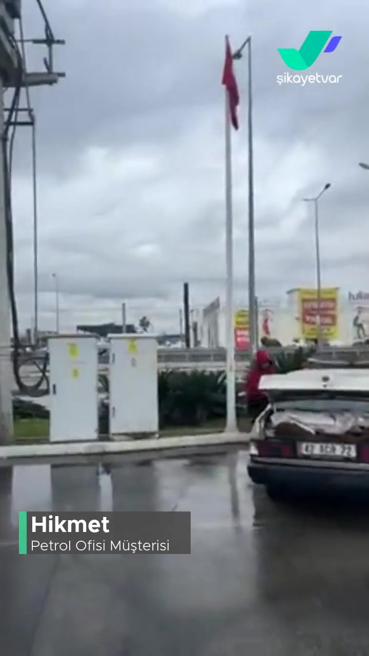 Petrol Ofisi Hizmet Bu Değil videonun kapak resmi