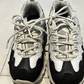 Skechers Ayakkabının Önleri Sadece 6 Ay Kullanımda Açıldı