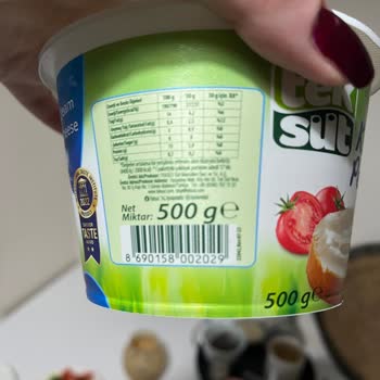 Teksüt Krem Peynir Üzerinde Sarılık