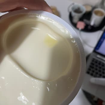 Teksüt Krem Peynir Üzerinde Sarılık